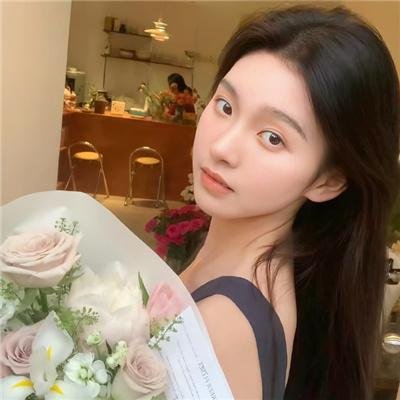 照片中的女孩